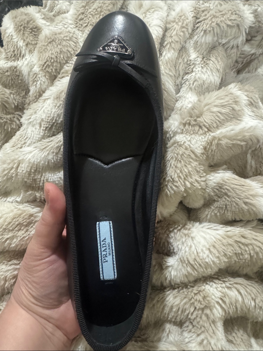 Prada/Calzature Donna/Women’s black leather flats with bows on toe/US 7/NIB! NEW